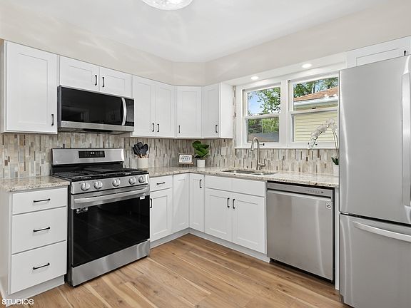 3rd image of 280 Dalton Ave