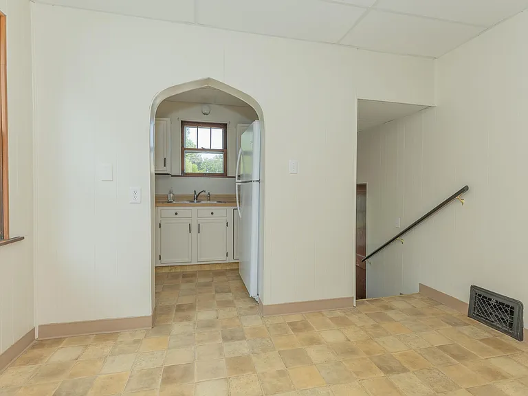 1910 N Weinbach Ave — Photo 8