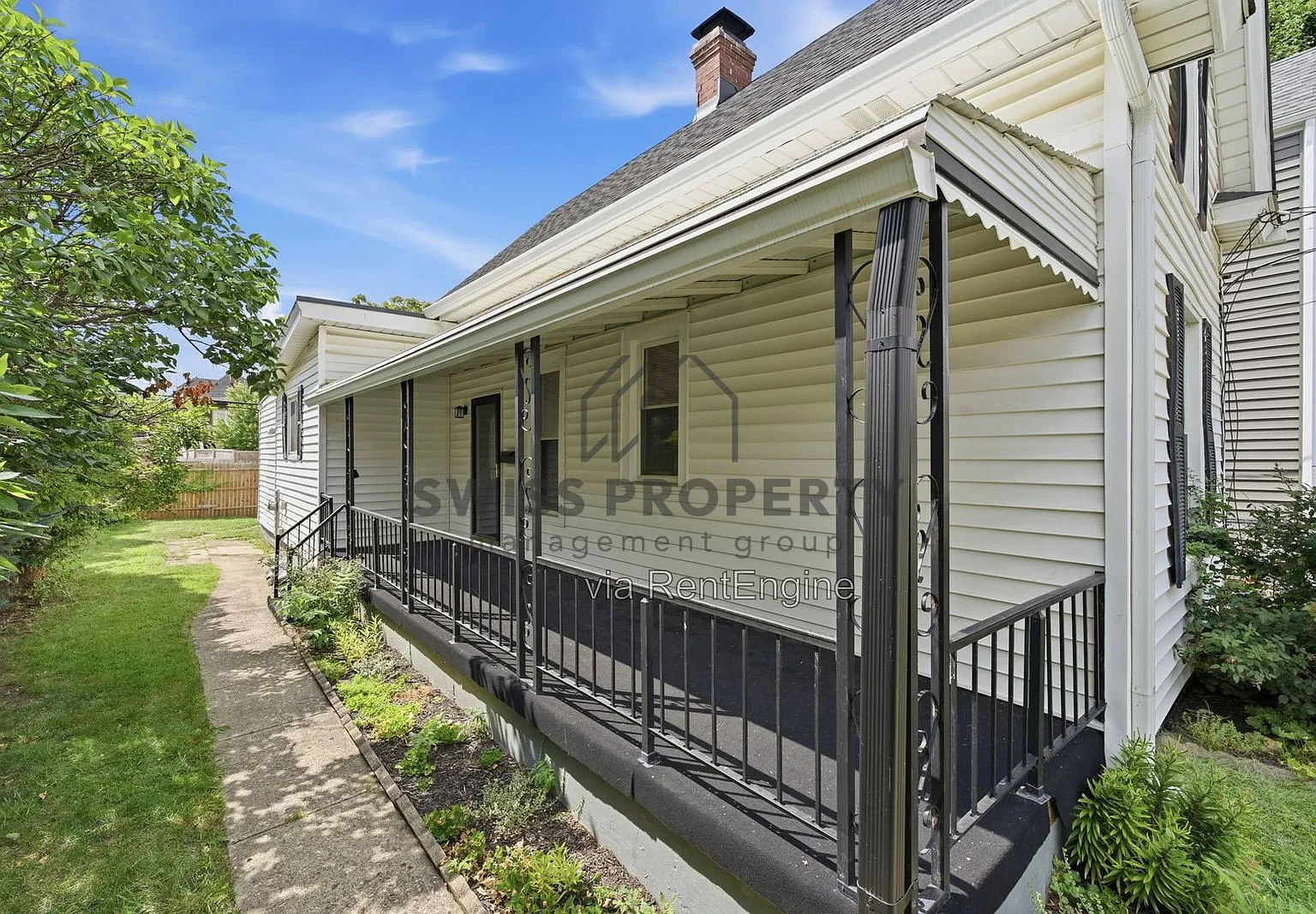 3 bed, 1.0 bath, 1321 sqft, $1,900 — Photo 4
