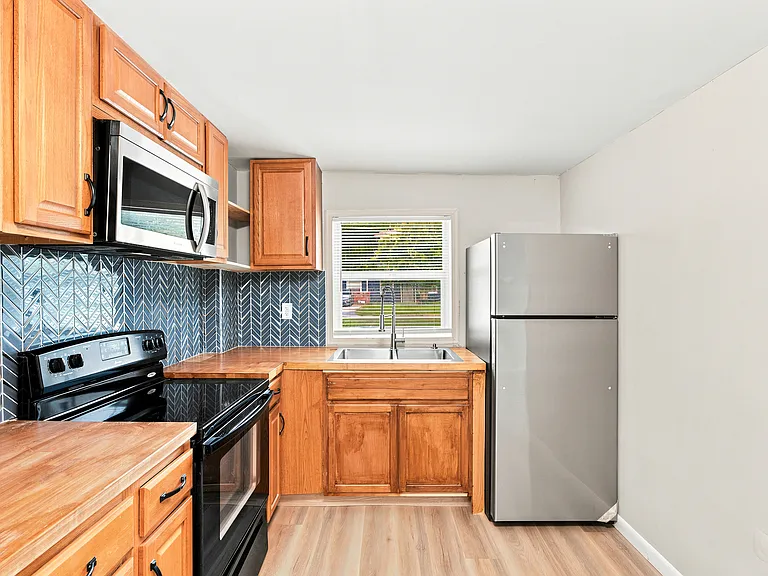 5822 Tampico Rd #B — Photo 11
