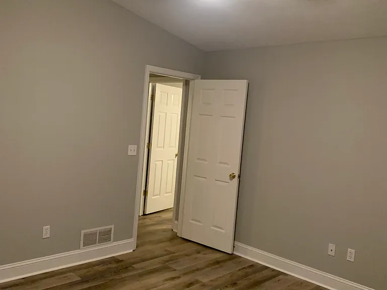 626 Hampton Way — Photo 3
