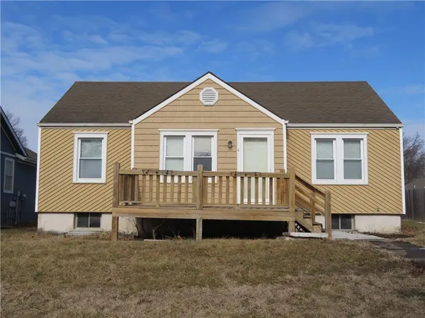 4 E Virginia St, Paola, KS 66071