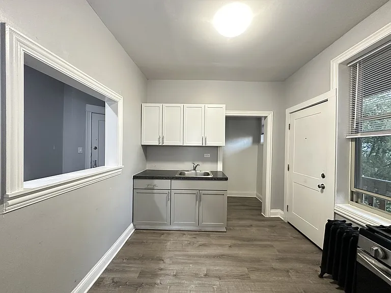 1214 W Rosemont Ave #4 — Photo 3