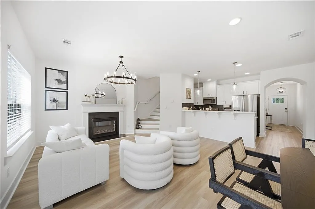 3 bed, 2.5 bath, 1524 sqft, $2,300 — Photo 1