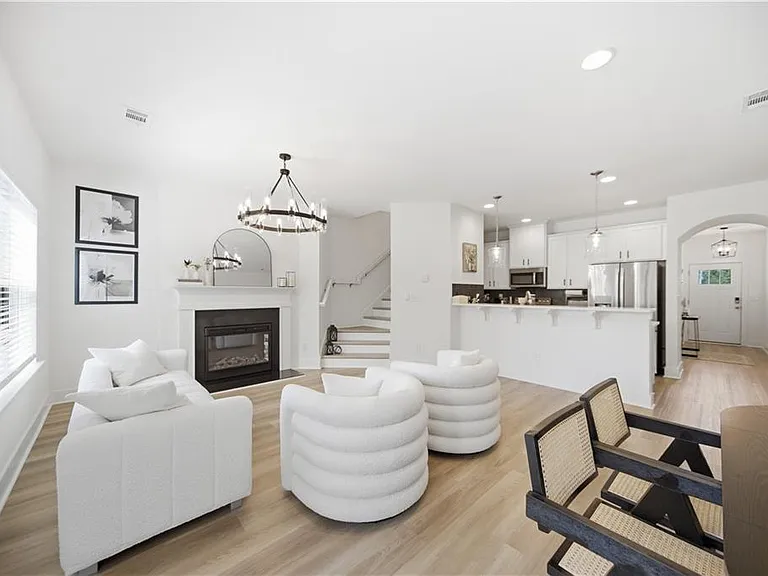 2360 Rex Dr — Photo 1