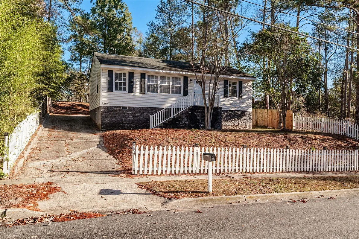 Building Photo - 706 Seymour Dr
