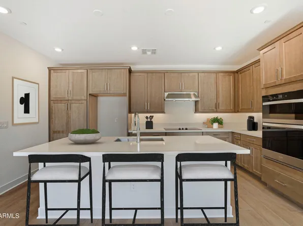 2121 W SONORAN DESERT Drive #126, Phoenix, AZ 85085