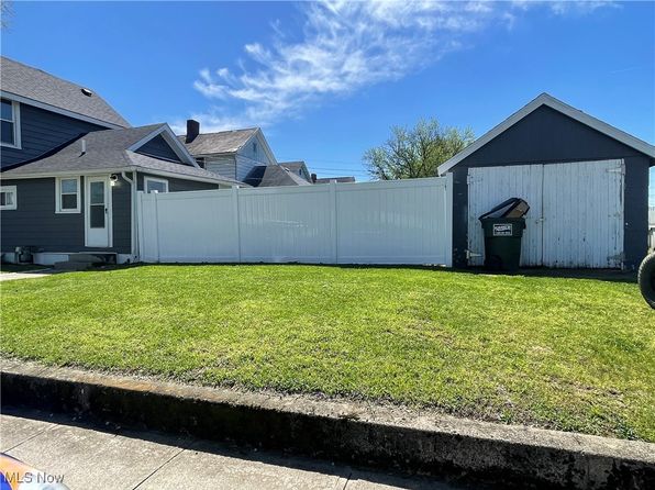 353 N 11th St, Coshocton, OH 43812