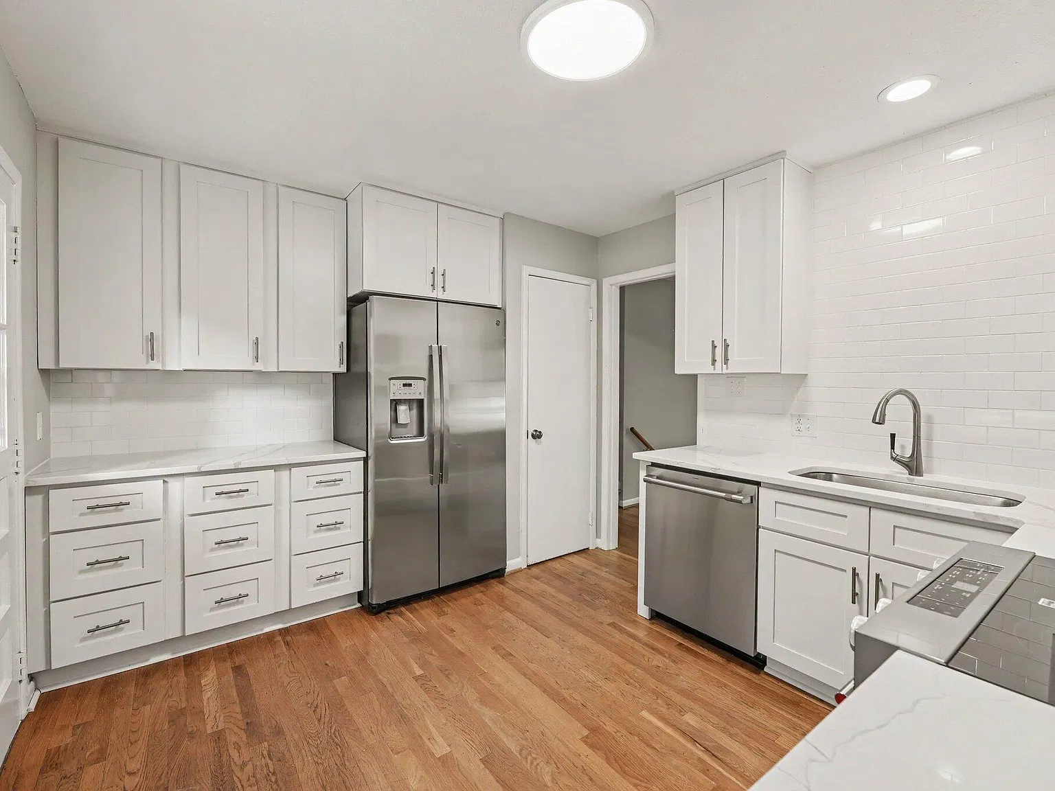 3 bed, 2.0 bath, 1846 sqft, $3,200 — Photo 3