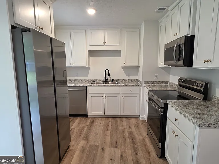 205 Whitehall Ave — Photo 9