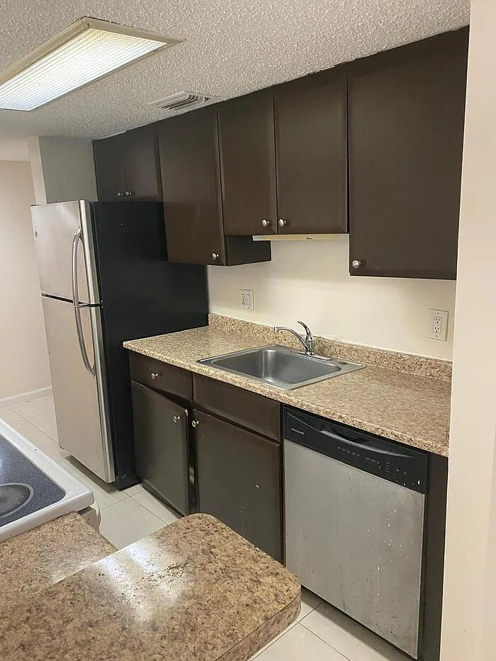 2 bed, 2.0 bath, 980 sqft, $2,150 — Photo 2