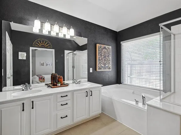 3945 Glenwyck Dr, North Richland Hills, TX 76180