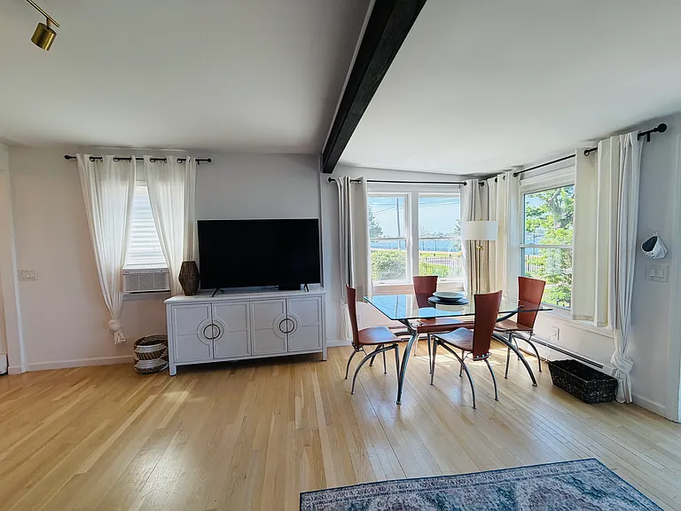 241 Townsend Ave — Photo 4