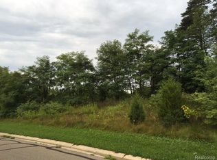1028 Gray Fox Ct, Howell, MI 48843
