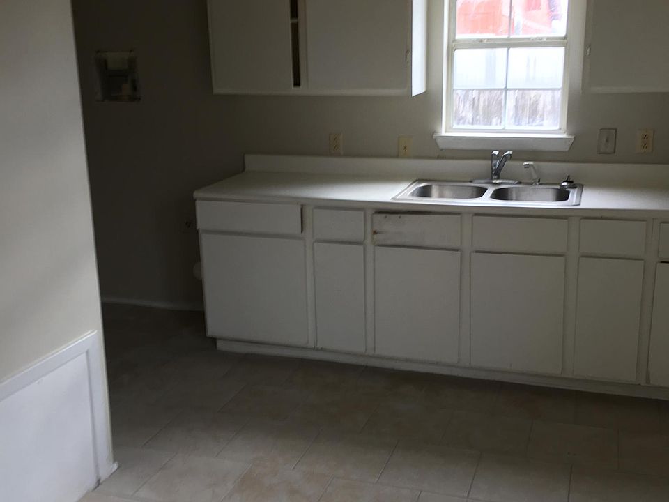 1st image of 1211 W 16th Ave APT B