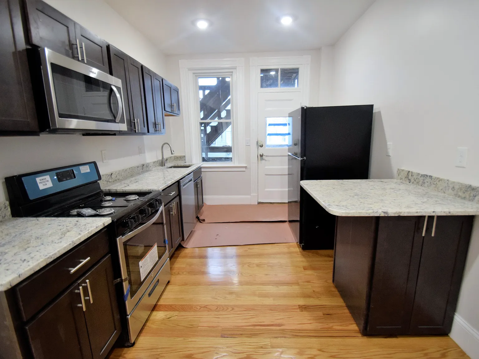 4 bed, 2.0 bath, $5,800 — Photo 2