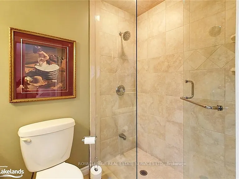 112 Bruce St S — Photo 16
