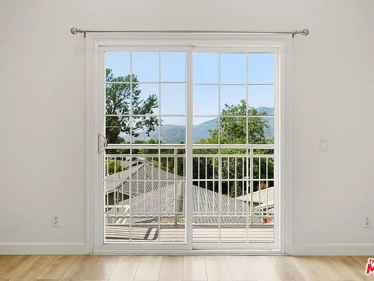 2910 Santa Carlotta St — Photo 17
