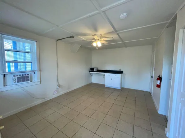 524 S Yonge St #1A, Ormond Beach, FL 32174