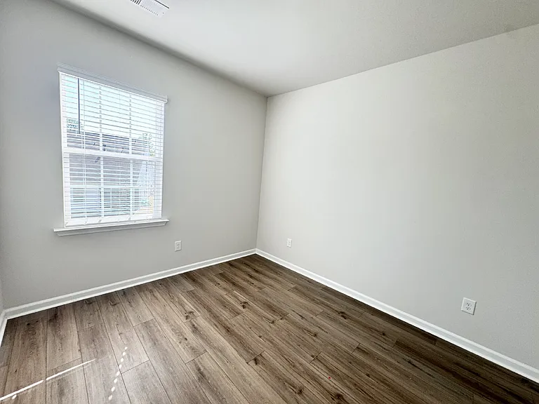 164 Somerset Ln — Photo 4