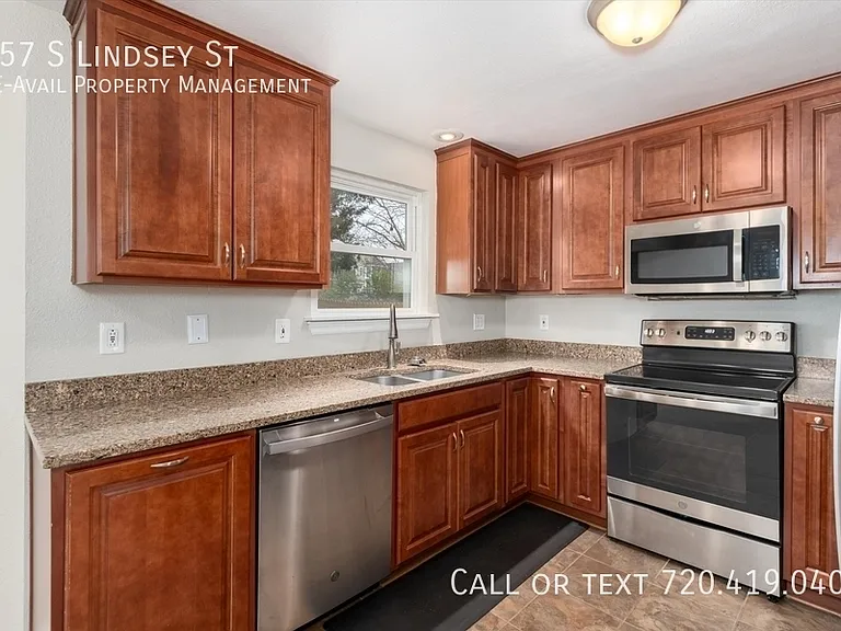 157 S Lindsey St — Photo 25