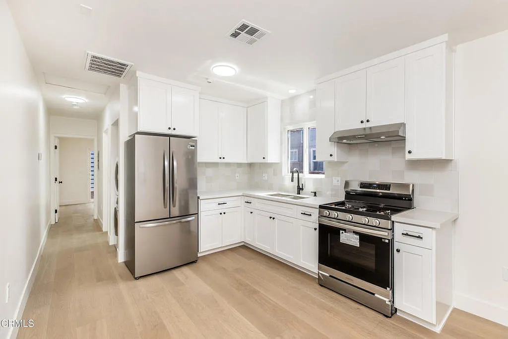 2 bed, 1.0 bath, 750 sqft, $3,400 — Photo 2
