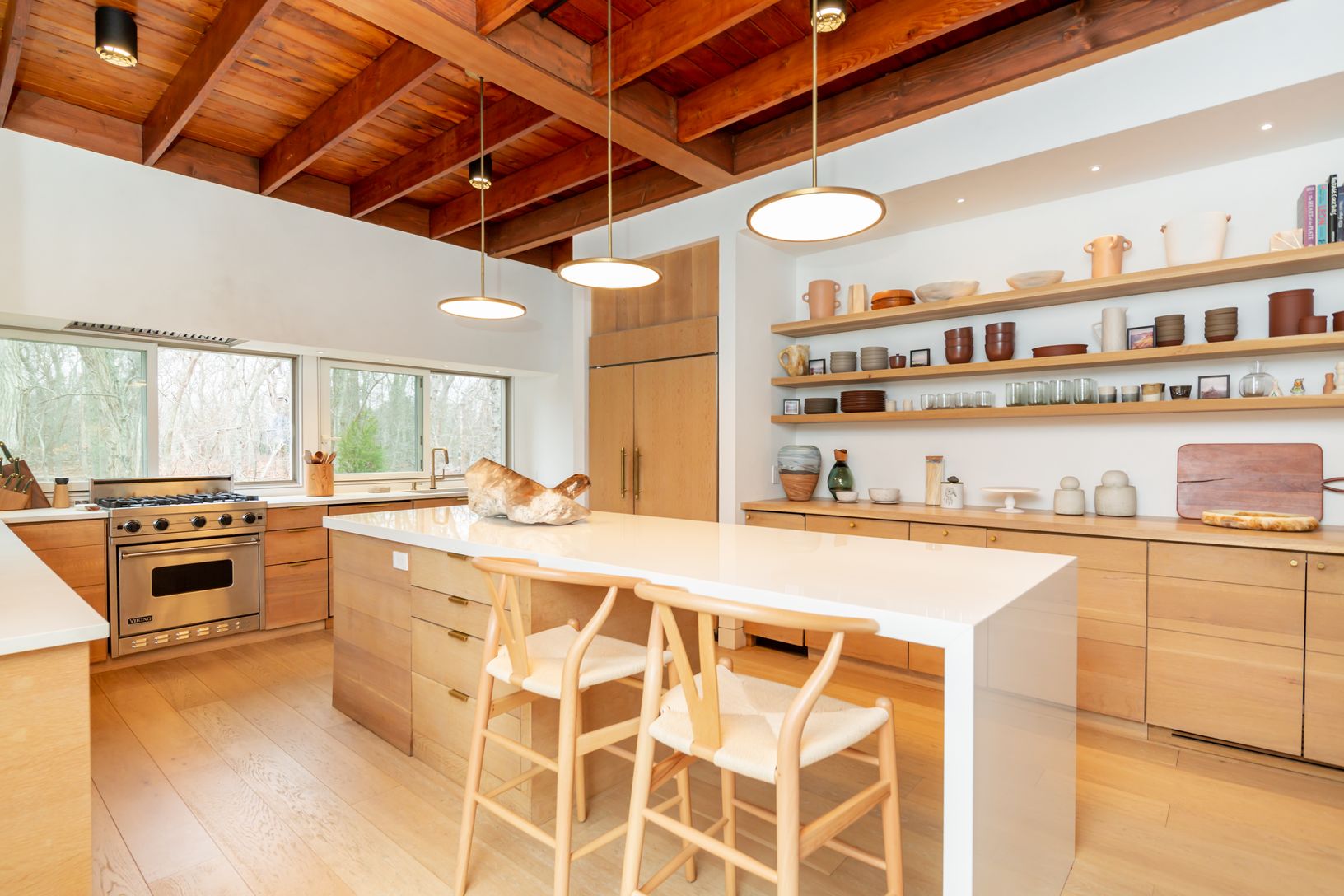  Stylish Well-Equipped Kitchen