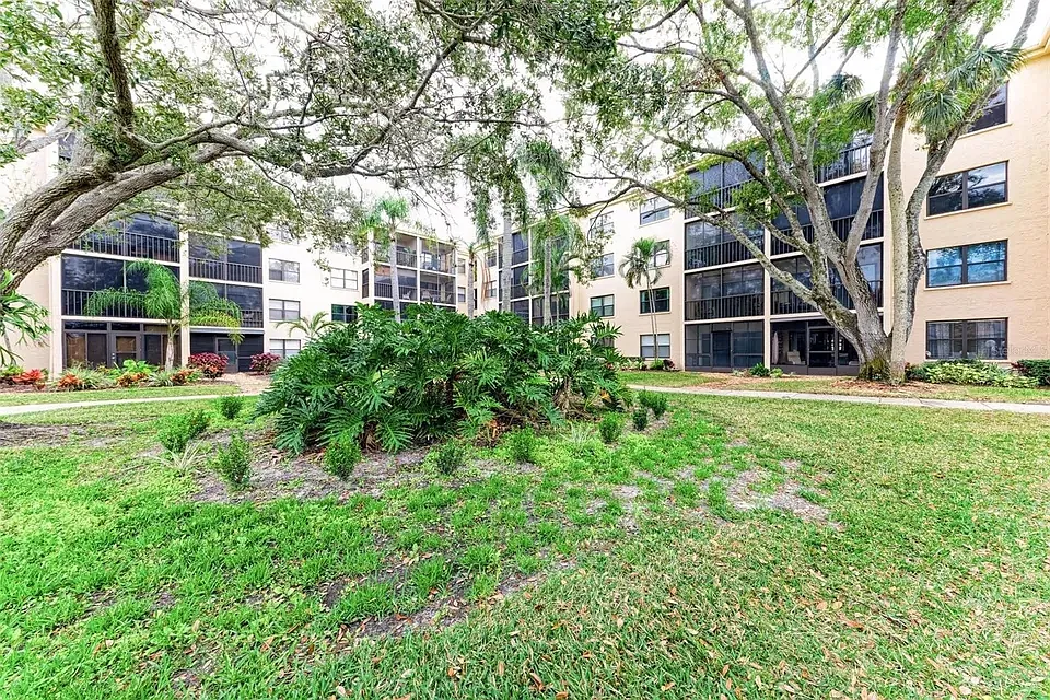 2 bed, 1001 sqft, $1,850 — Photo 2