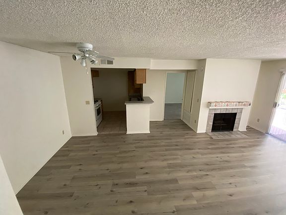 5th image of 22501 Del Valle St #114
