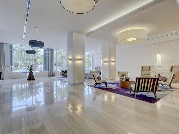 5th image of 100 Bayview Dr APT 930