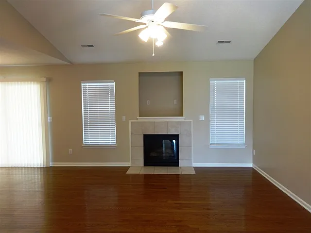 1065 Cobblestone Blvd — Photo 2