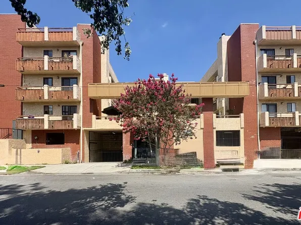 8710 Independence Ave APT 301, Canoga Park, CA 91304