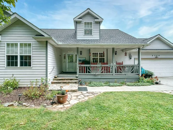 6754 Wood Lake Cir, Young Harris, GA 30582