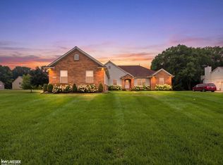 2556 Elkridge Cir, Highland, MI 48356