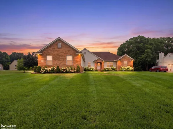 2556 Elkridge Cir, Highland, MI 48356