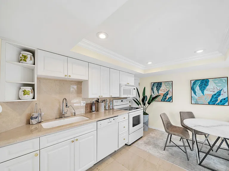 250 N Bradley Pl #402 — Photo 18