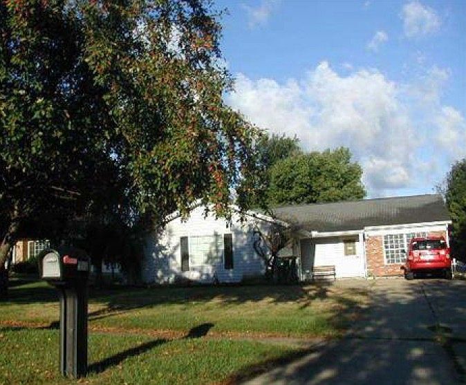 1st image of 323 W Parkway Dr