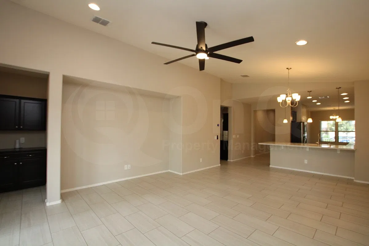 3 bed, 2.0 bath, 1759 sqft, $2,495 — Photo 4