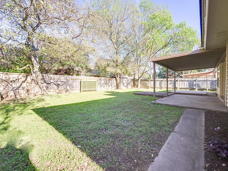 2104 Magazine St — Photo 25