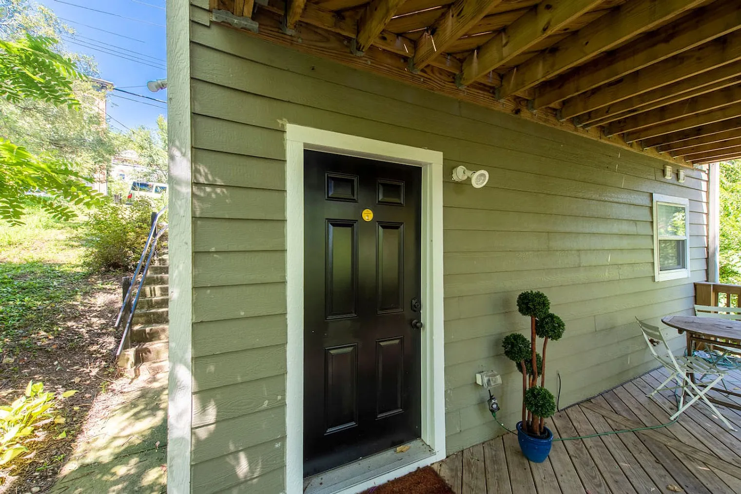 1 bed, 1.0 bath, 807 sqft, $1,966 — Photo 2