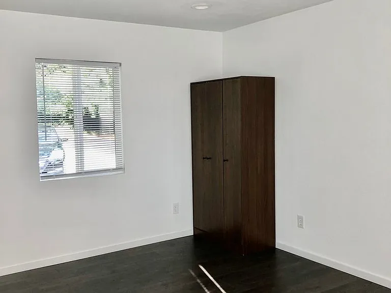 326 Ford Ave — Photo 21