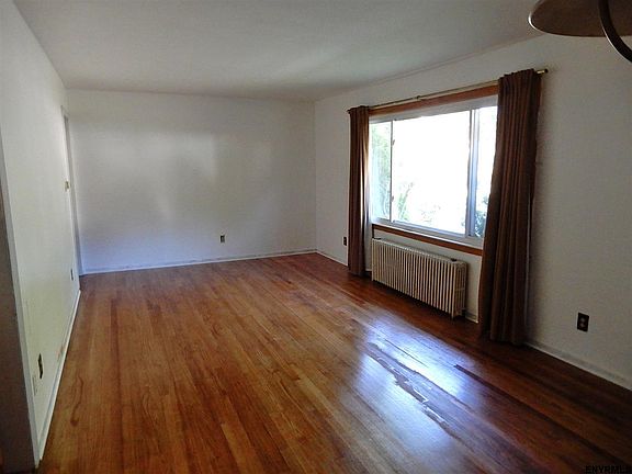 5th image of 162 S Pine Ave
