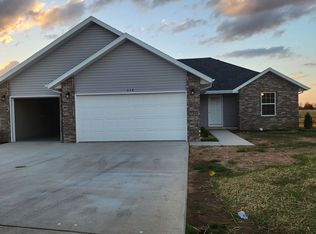 539 E Melton Rd, Ozark, MO 65721