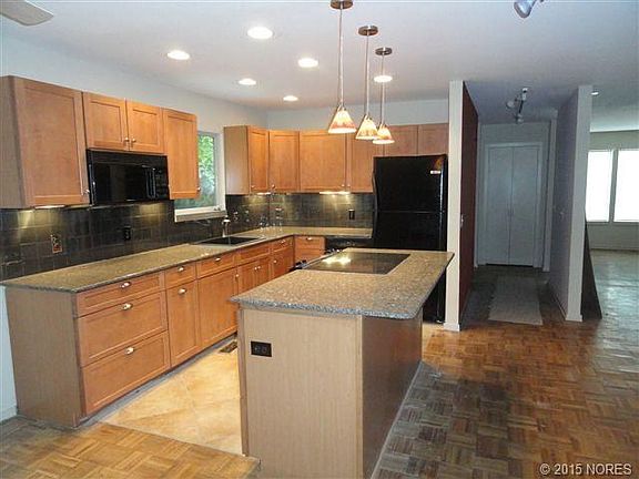FANTASTIC KITCHEN WITH GRANITE AND UPSCALE APPLIANCES