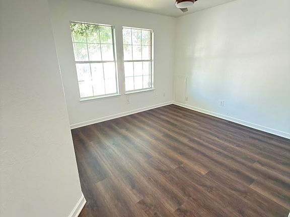 4th image of 9409 Goldenview Dr