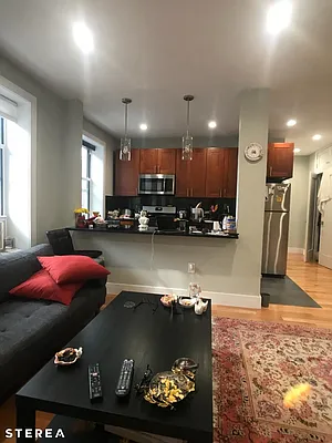 Rented by Sterea Agency | media 32