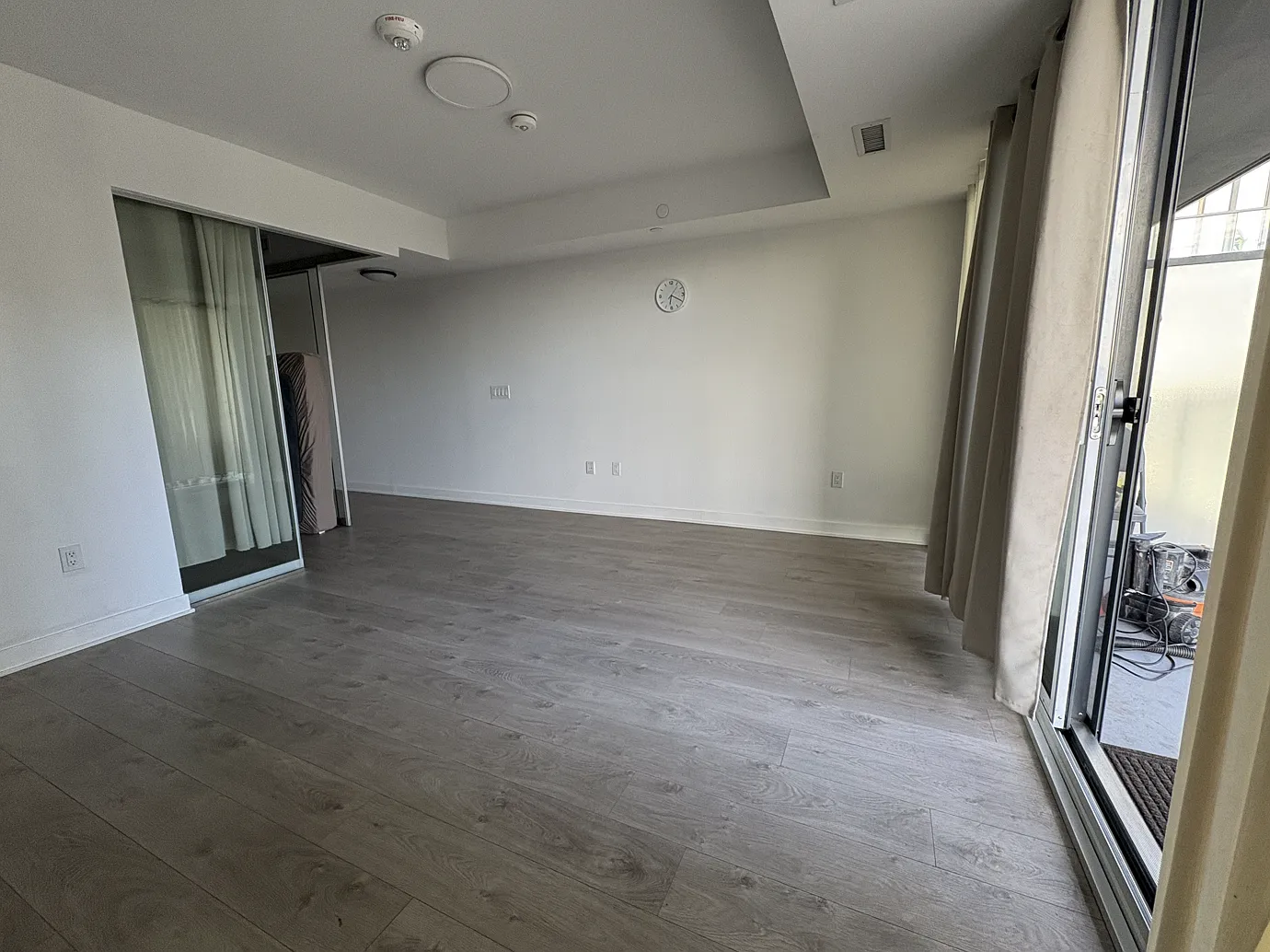 2 bed, 810 sqft, $2,100 — Photo 2