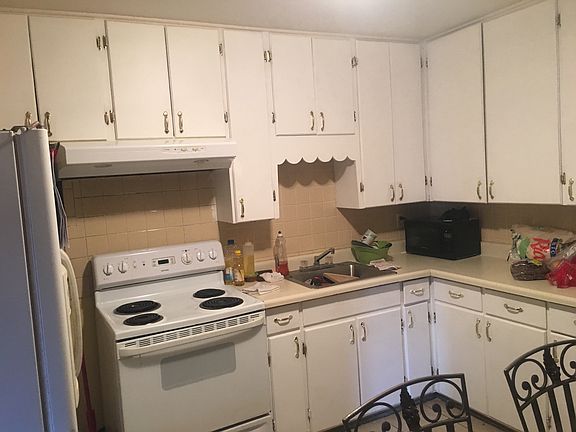 3rd image of 227 Townsend Ave