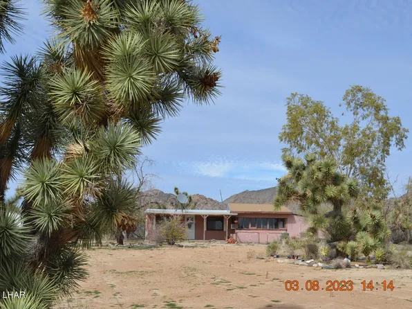 11841 S Carrow Rd, Yucca, AZ 86438