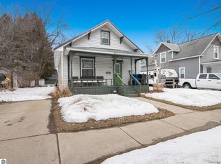 817 E Loomis St, Ludington, MI 49431